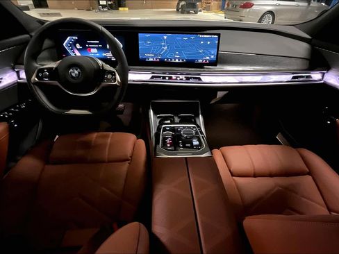 Used 2025 BMW i7 eDrive50 image 6