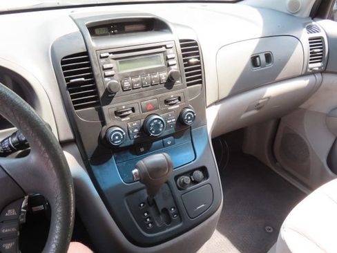 Used 2008 Kia Sedona LX FWD image 21