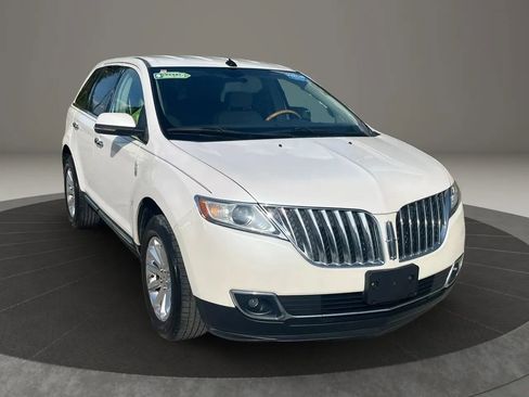 Used 2013 Lincoln MKX FWD image 1