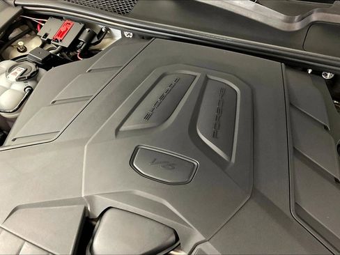 Used 2024 Porsche Cayenne AWD/4WD image 30