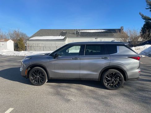 Used 2022 Mitsubishi Outlander SE image 9