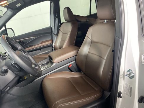 Used 2024 Honda Passport EX-L image 12
