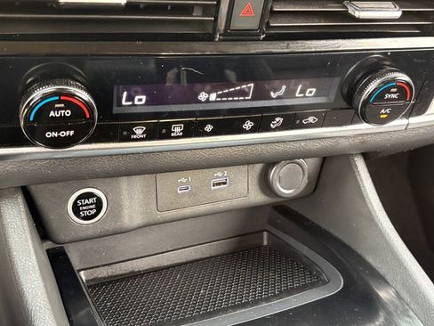 Certified 2022 Nissan Rogue SV image 22