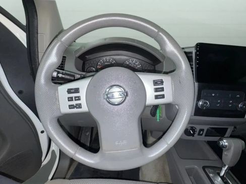 Used 2018 Nissan Frontier SV AWD/4WD image 10