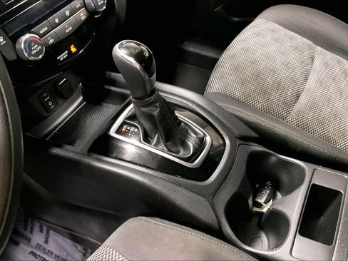 Used 2018 Nissan Rogue Sport SV image 17