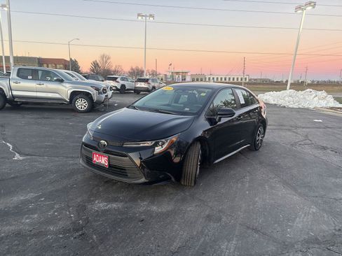 Used 2023 Toyota Corolla LE image 3