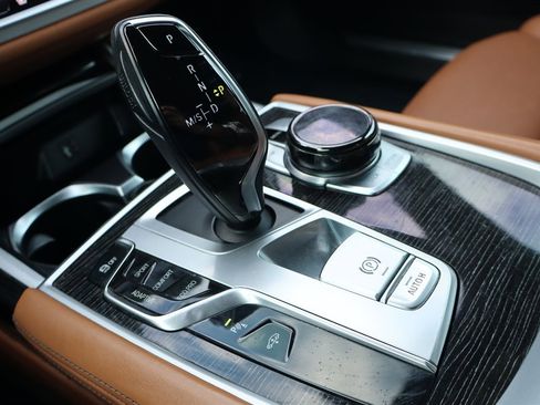 Used 2018 BMW 750i xDrive AWD/4WD image 33
