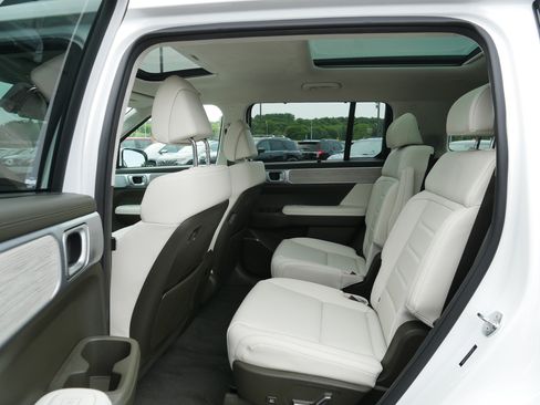 Certified 2025 Hyundai Santa Fe Calligraphy FWD image 16
