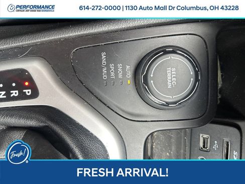 Used 2018 Jeep Cherokee Latitude Plus w/ Cold Weather Group AWD/4WD image 20
