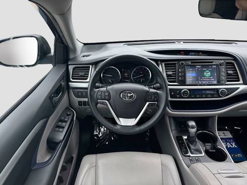 Used 2019 Toyota Highlander XLE AWD/4WD image 22