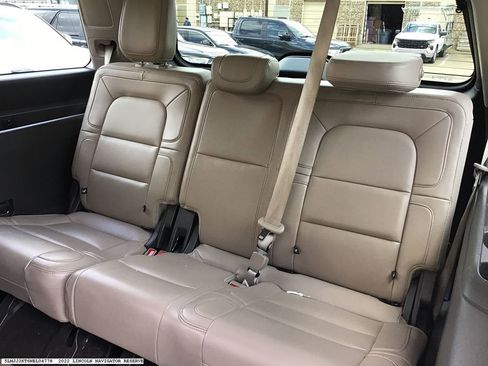 Used 2022 Lincoln Navigator Reserve image 17