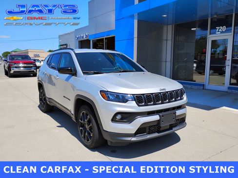 Used 2025 Jeep Compass Latitude w/ Convenience Group AWD/4WD image 1