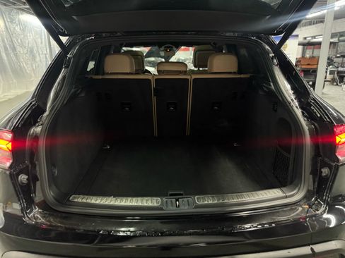 Used 2024 Porsche Macan S w/ Premium Plus Package image 16