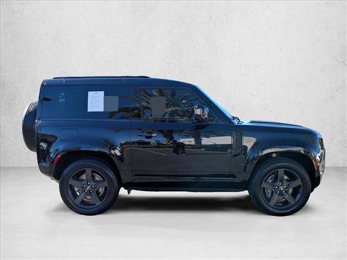 Used 2023 Land Rover Defender 90 X-Dynamic SE image 5