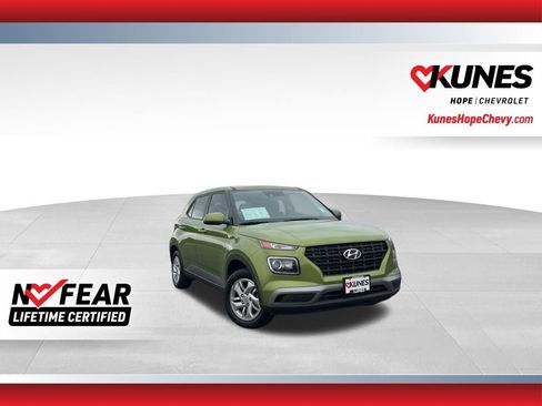 Used 2022 Hyundai Venue SE image 1