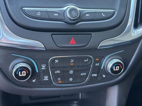 Used 2021 Chevrolet Equinox LT FWD image 16