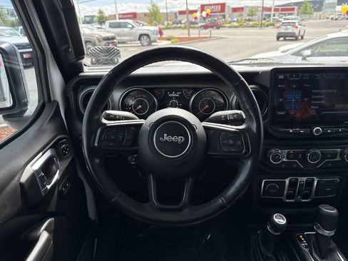 Used 2021 Jeep Gladiator Sport AWD/4WD image 16