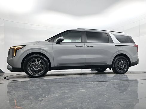 Certified 2025 Kia Carnival EX image 38