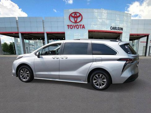 Certified 2023 Toyota Sienna XLE image 6
