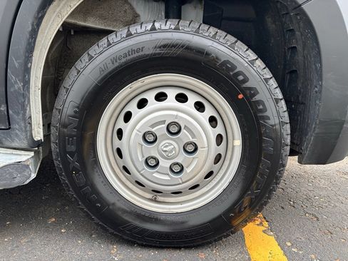 Used 2025 RAM ProMaster 2500 w/ U-Haul Equipment Group FWD image 19