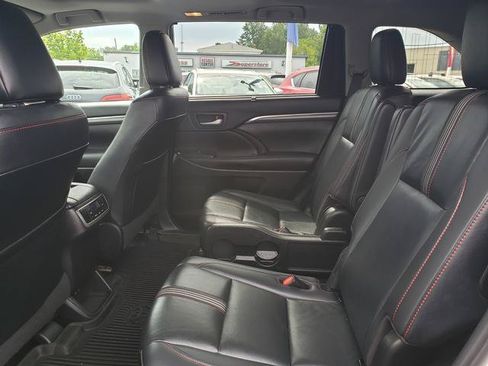 Used 2019 Toyota Highlander SE AWD/4WD image 14