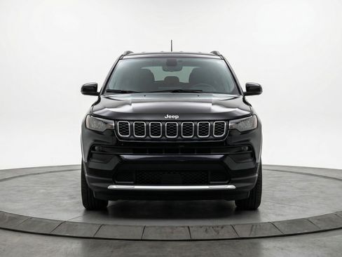 Used 2025 Jeep Compass Latitude image 2