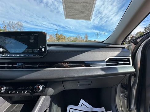 Used 2024 Mitsubishi Outlander SE image 16