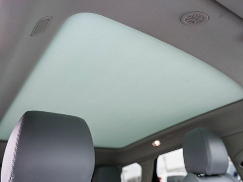 Used 2023 Land Rover Range Rover Evoque SE image 16