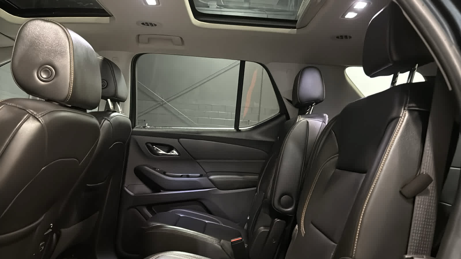 Used 2019 Chevrolet Traverse LT w/ LT Premium Package AWD/4WD image 26