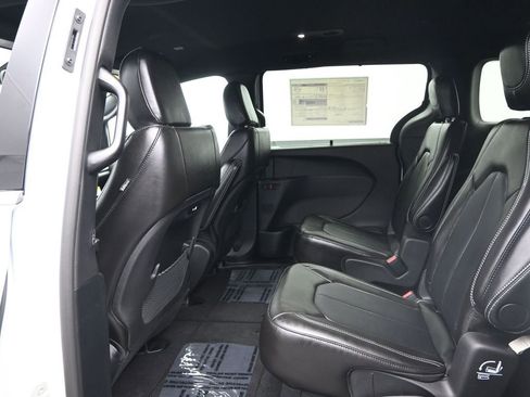 New 2026 Chrysler Pacifica Select FWD image 23