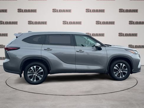 Used 2025 Toyota Highlander XLE AWD/4WD image 6