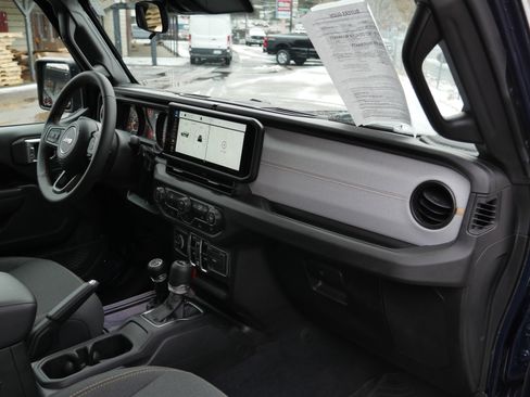 Used 2025 Jeep Wrangler Sport S image 23