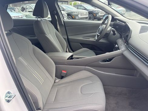 Certified 2025 Hyundai Elantra SEL FWD image 20
