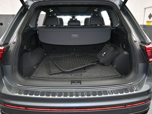 Used 2022 Volkswagen Tiguan SE R-Line image 41