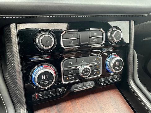 Used 2023 GMC Yukon Denali Ultimate image 22