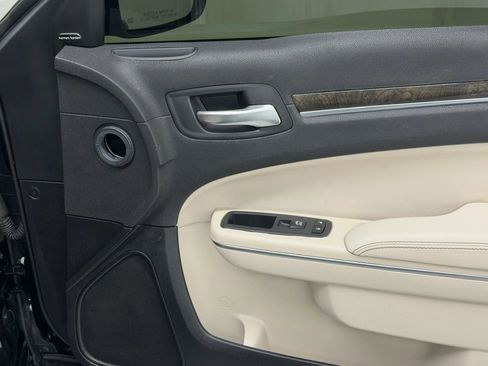 Used 2017 Chrysler 300 C w/ Safetytec Plus Group RWD image 20