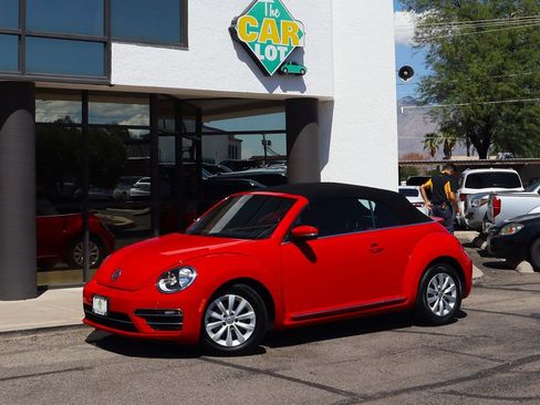 Used 2018 Volkswagen Beetle 2.0T SE image 3