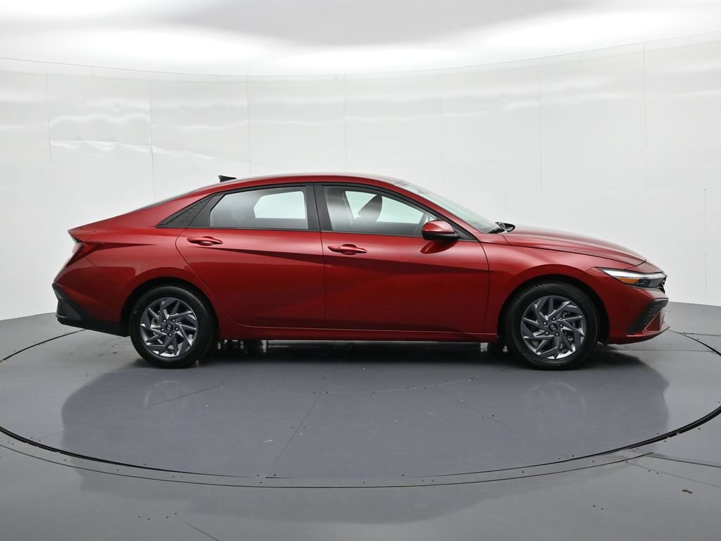 Used 2024 Hyundai Elantra SEL FWD image 5