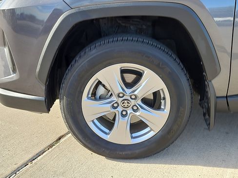 Used 2022 Toyota RAV4 XLE image 5