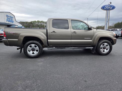 Used 2013 Toyota Tacoma PreRunner image 3