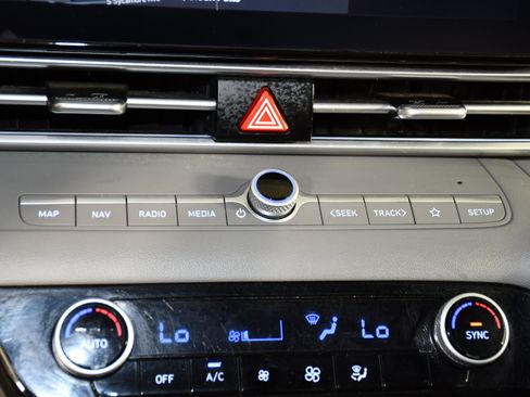 Used 2024 Hyundai Elantra SEL FWD image 29