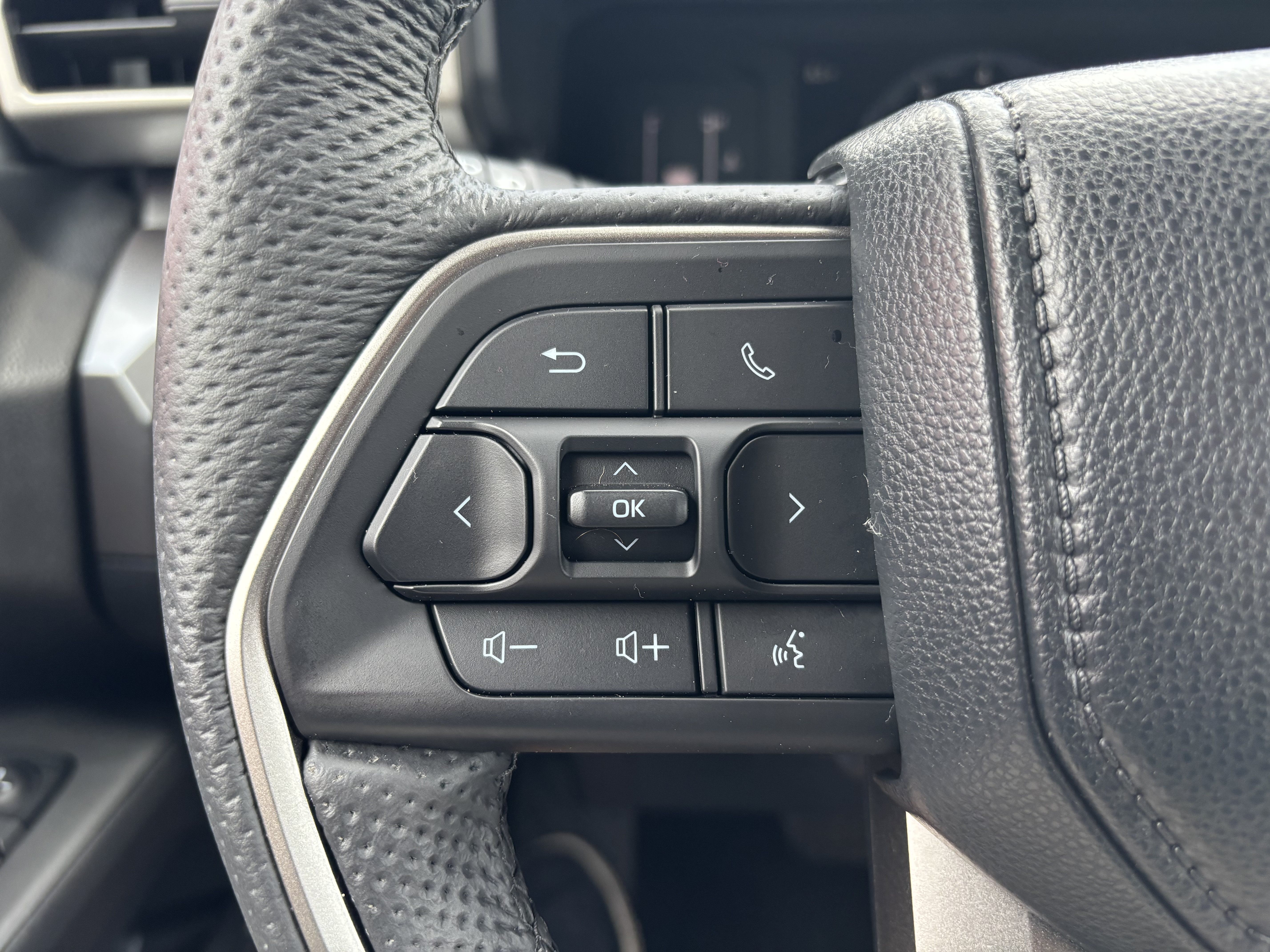 Used 2024 Toyota Tacoma SR5 AWD/4WD image 18
