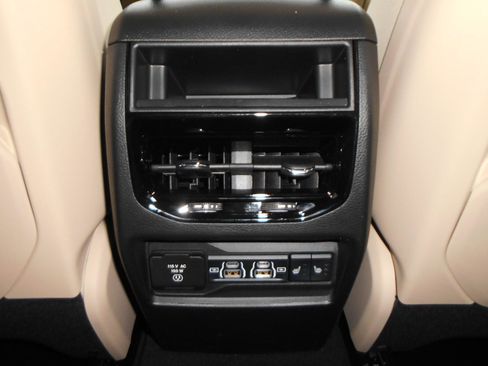 New 2025 Jeep Grand Cherokee Limited image 23