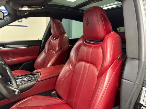 Used 2017 Maserati Levante w/ Sport Package image 11
