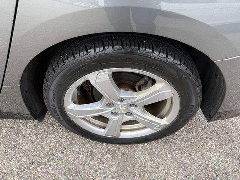 Used 2017 Chevrolet Volt LT w/ Comfort Package image 9