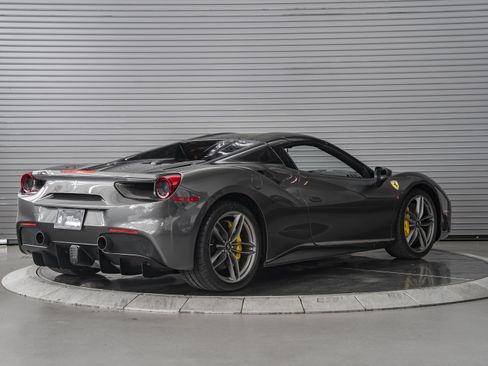 Used 2019 Ferrari 488 Spider RWD image 12