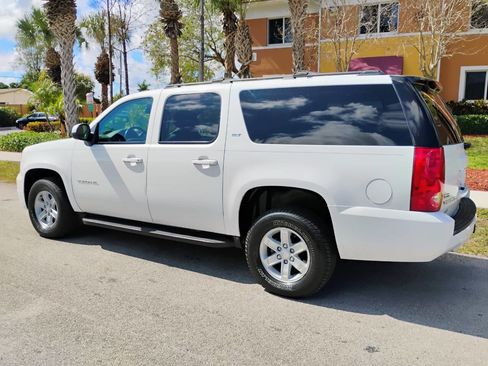Used 2010 GMC Yukon XL SLT w/ SLT-2 Equipment Package image 4