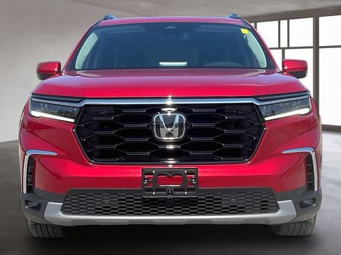 Used 2025 Honda Pilot Touring image 2