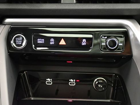 Used 2025 Audi Q5 Premium w/ Convenience Package image 27