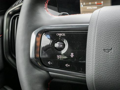 Used 2025 Nissan Armada PRO-4X AWD/4WD image 19